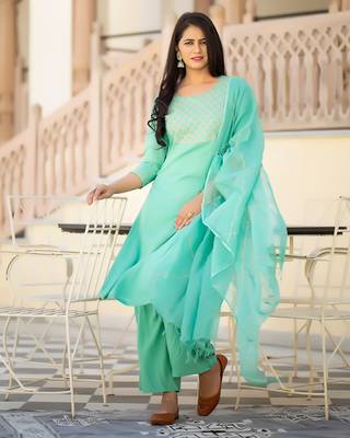 Green embroidered cotton kurta-suits 2