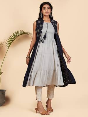 Vbuyz Women's Embellished Flare Rayon Blue Stitched Kurta With Shrug 2