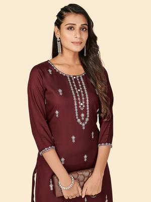 Vbuyz Women's Embroidered Straight Rayon Purple Stitched Kurta 6