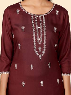 Vbuyz Women's Embroidered Straight Rayon Purple Stitched Kurta 7