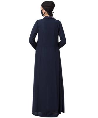 Coat Style Dress With Printed Contrast And A Belt 4