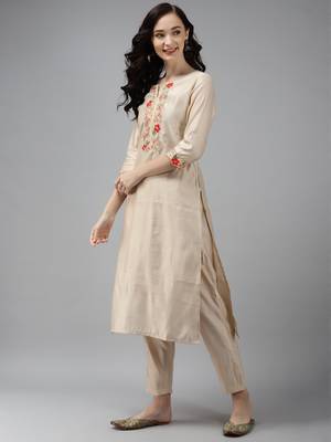 Indo Era Off White Embroidered Straight Kurta Trouser With Dupatta Set 3