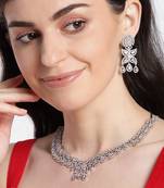 Silver pearl jewellery