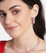 Platinum pearl jewellery