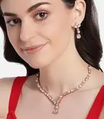 Platinum pearl jewellery