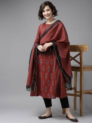 Indo Era Red Floral printed Kurta Trouser With Hand Made Dupatta Set 4
