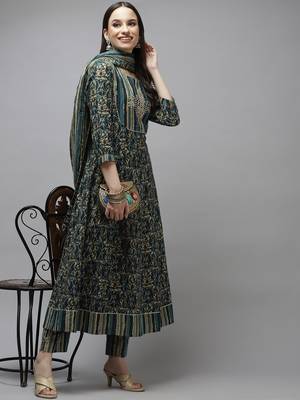 Green printed cotton kurta-suits 3