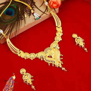 Gold pearl chokers 2