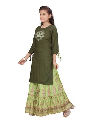 Green embroidered cotton girls-top-bottom 3
