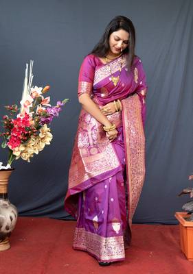 Magenta woven banarasi silk saree with blouse 2