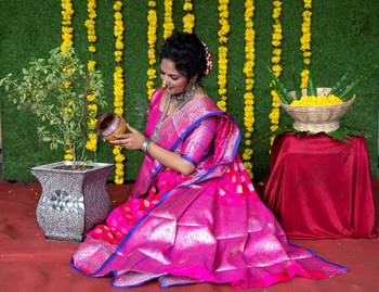Rani pink woven banarasi silk saree with blouse 4