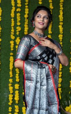 Black woven banarasi silk saree with blouse 3
