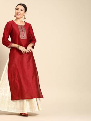 Varanga Women Maroon Embellished Straight Kurta 1