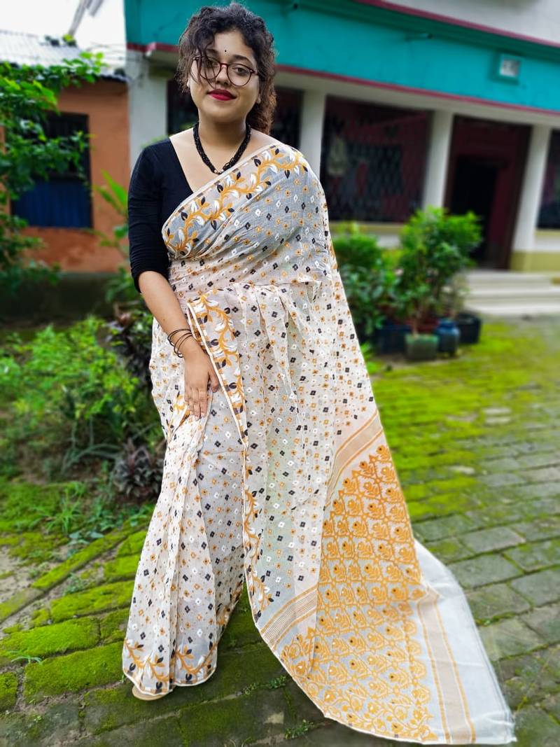 Lokho Buti Sost Dhakai Jamdani Saree