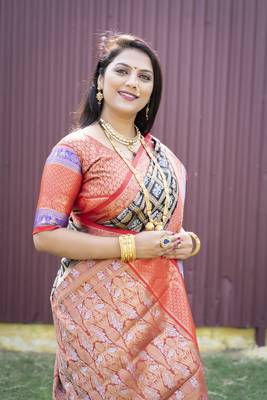 Black woven Faux kanchipuram silk saree with blouse 3