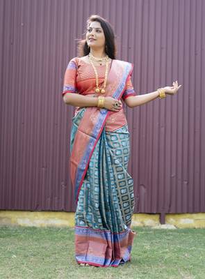 Blue woven kanchipuram silk saree with blouse 1