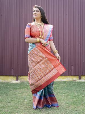 Blue woven kanchipuram silk saree with blouse 2