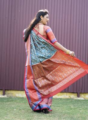Blue woven kanchipuram silk saree with blouse 3