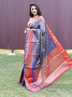 Navy blue woven Faux kanchipuram silk saree with blouse 2