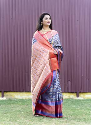 Navy blue woven Faux kanchipuram silk saree with blouse 3
