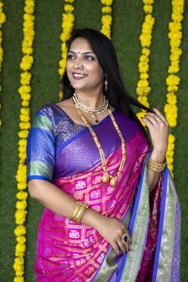 Pink woven kanchipuram silk saree with blouse 4