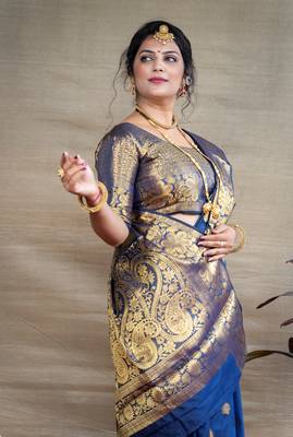 Navy Blue Woven Paithani Silk Blend Saree With Blouse 3