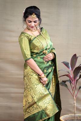 Green Woven Paithani Silk Blend Saree With Blouse 3
