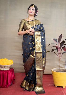 Black Woven Paithani Silk Blend Saree With Blouse 1