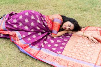 Magenta hand woven Faux kanchipuram silk saree with blouse 3
