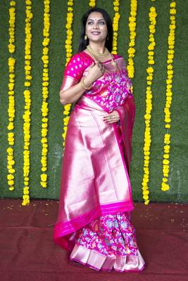 Pink hand woven banarasi silk saree with blouse 1