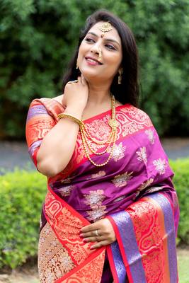 Magenta hand woven Faux kanchipuram silk saree with blouse 4