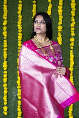 Pink hand woven banarasi silk saree with blouse 4