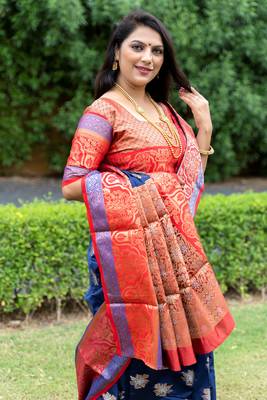 Navy blue hand woven kanchipuram silk saree with blouse 3
