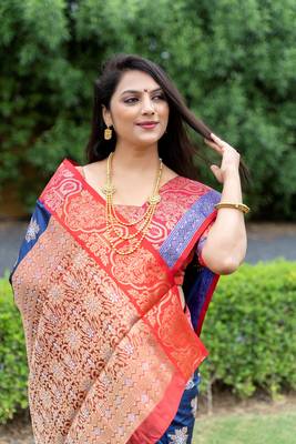 Navy blue hand woven kanchipuram silk saree with blouse 4