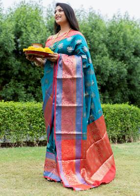 green hand woven art silk saree with blouse 2