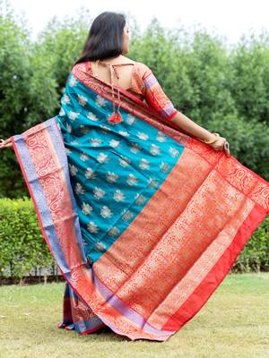green hand woven art silk saree with blouse 3