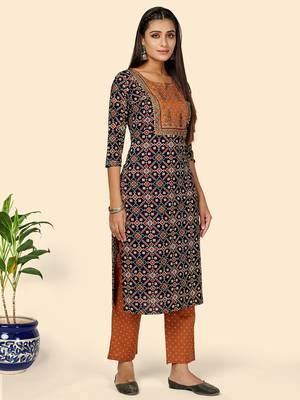 Print & Embroidered Straight Cotton Blue Stitched Kurta Pant With Dupatta 5