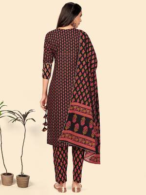 Print & Sequience Straight Cotton Black Stitched Kurta Pant With Dupatta 3