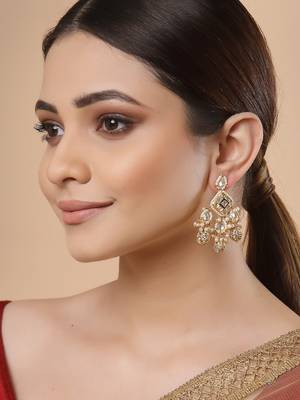 Gold pearl earrings 1