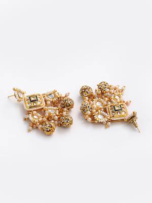 Gold pearl earrings 4