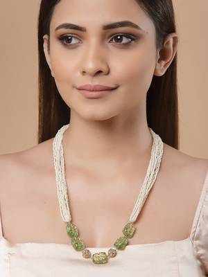 Green pearl necklaces 1