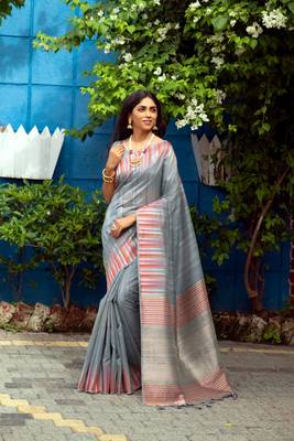 Cream woven south silk saree with blouse 3