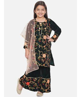 Little Bansi Floral Embrodiery Velvet Kurta Plazzo in Mehendi Green 1