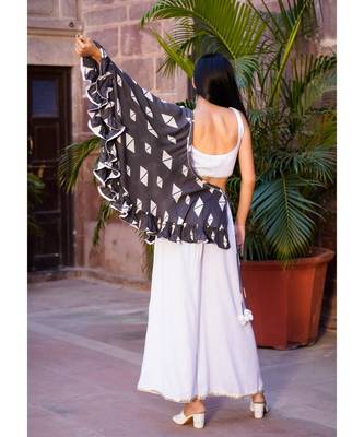 white cotton stitched   kurta  &   shrug  &   bottom 2
