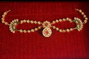 Red pearl Mathapati maang tikka with Pearl Chain for Women 2