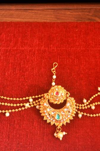  Red pearl mathapati maang tikka with pearl chain for women