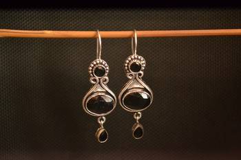 Black onyx stone danglers-drops earrings 1