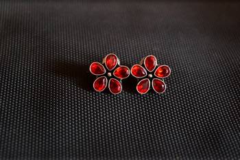 Maroon onyx studs 1