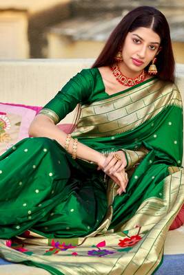 Magenta woven silk saree with blouse 2