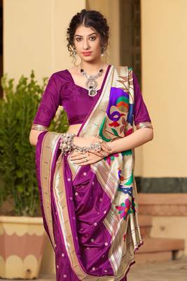Magenta woven silk saree with blouse 3